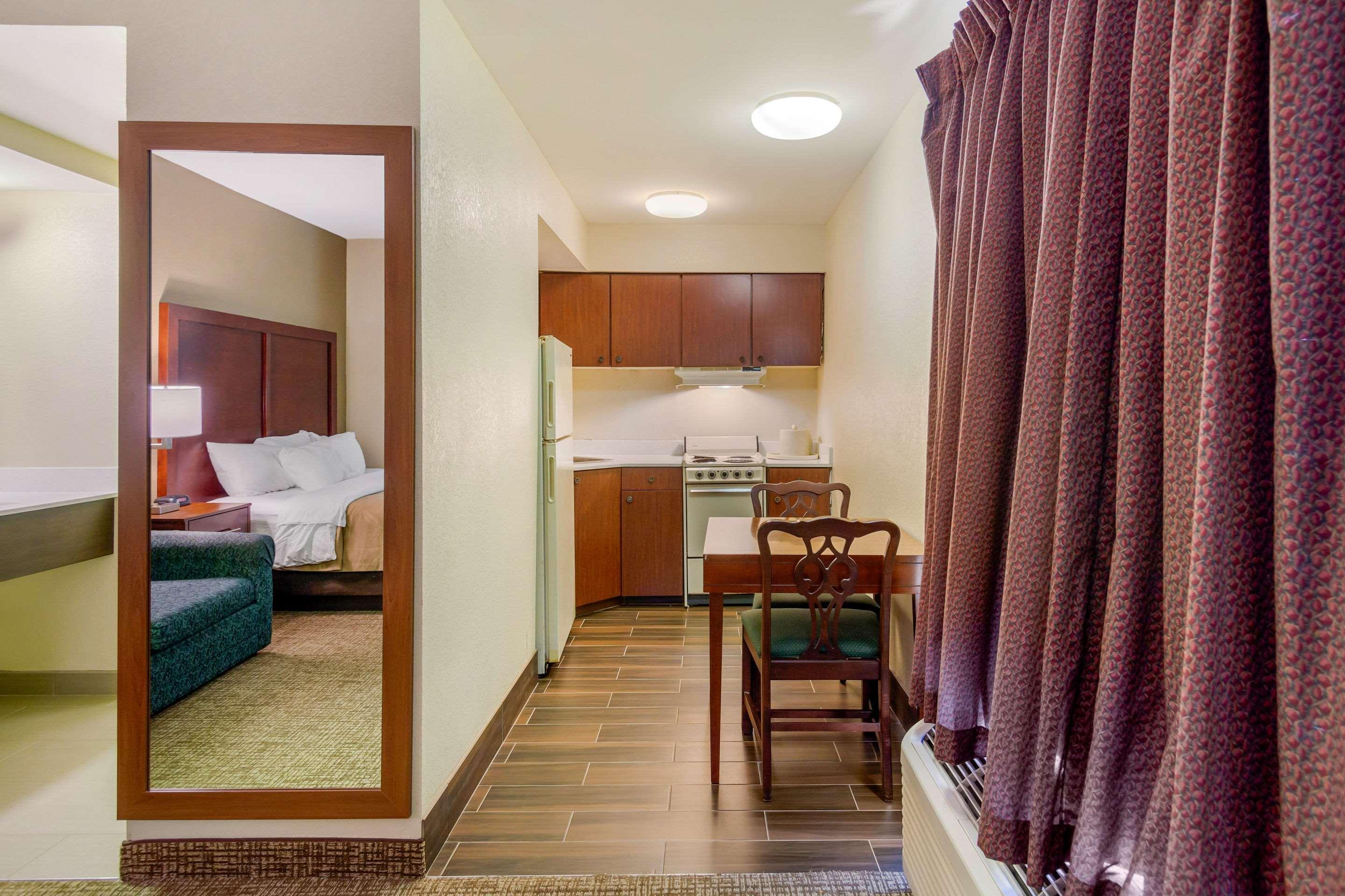 פורטסמות' Quality Inn & Suites Olde Town מראה חיצוני תמונה