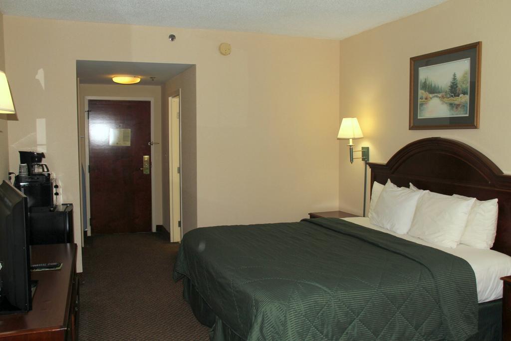 פורטסמות' Quality Inn & Suites Olde Town מראה חיצוני תמונה