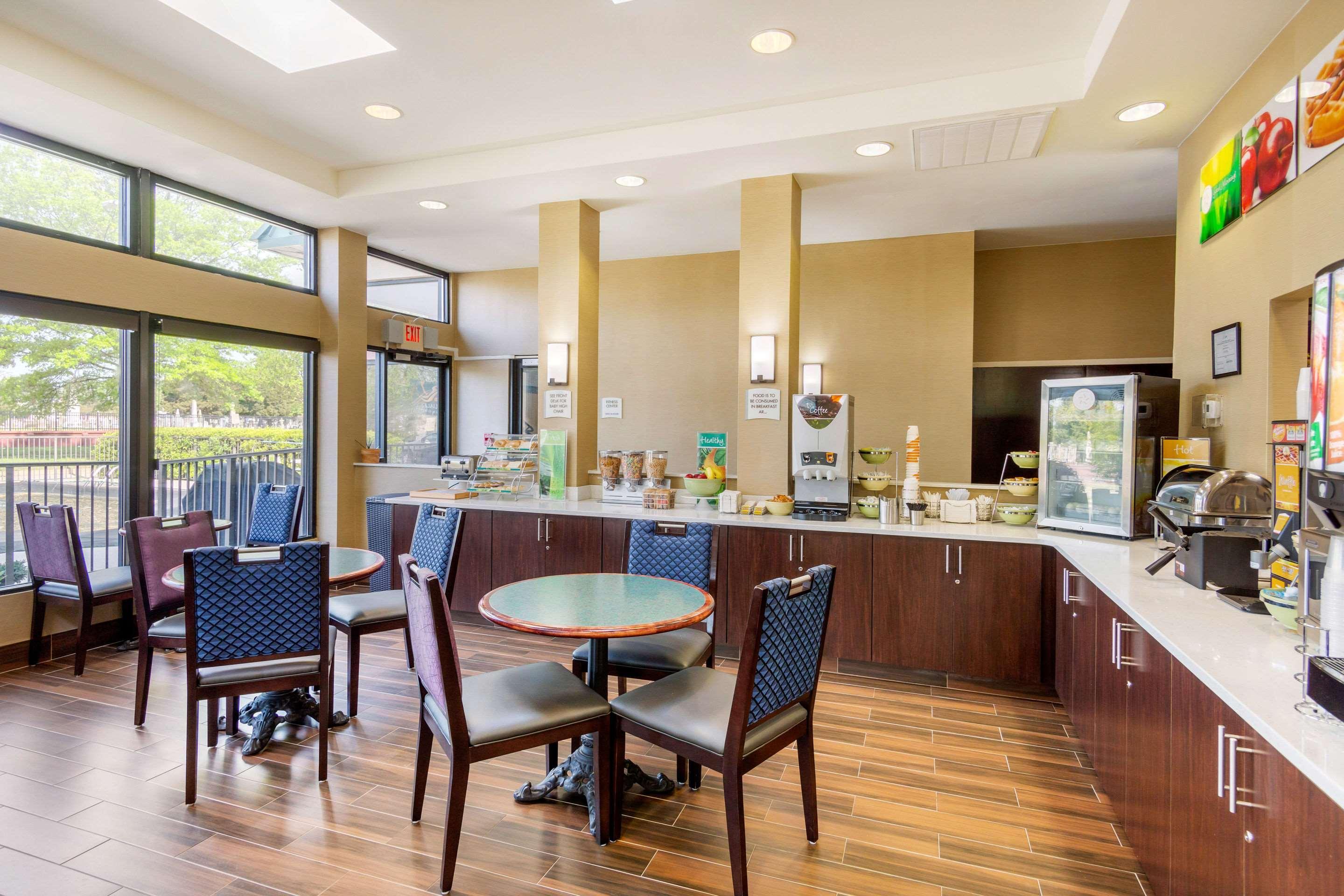 פורטסמות' Quality Inn & Suites Olde Town מראה חיצוני תמונה