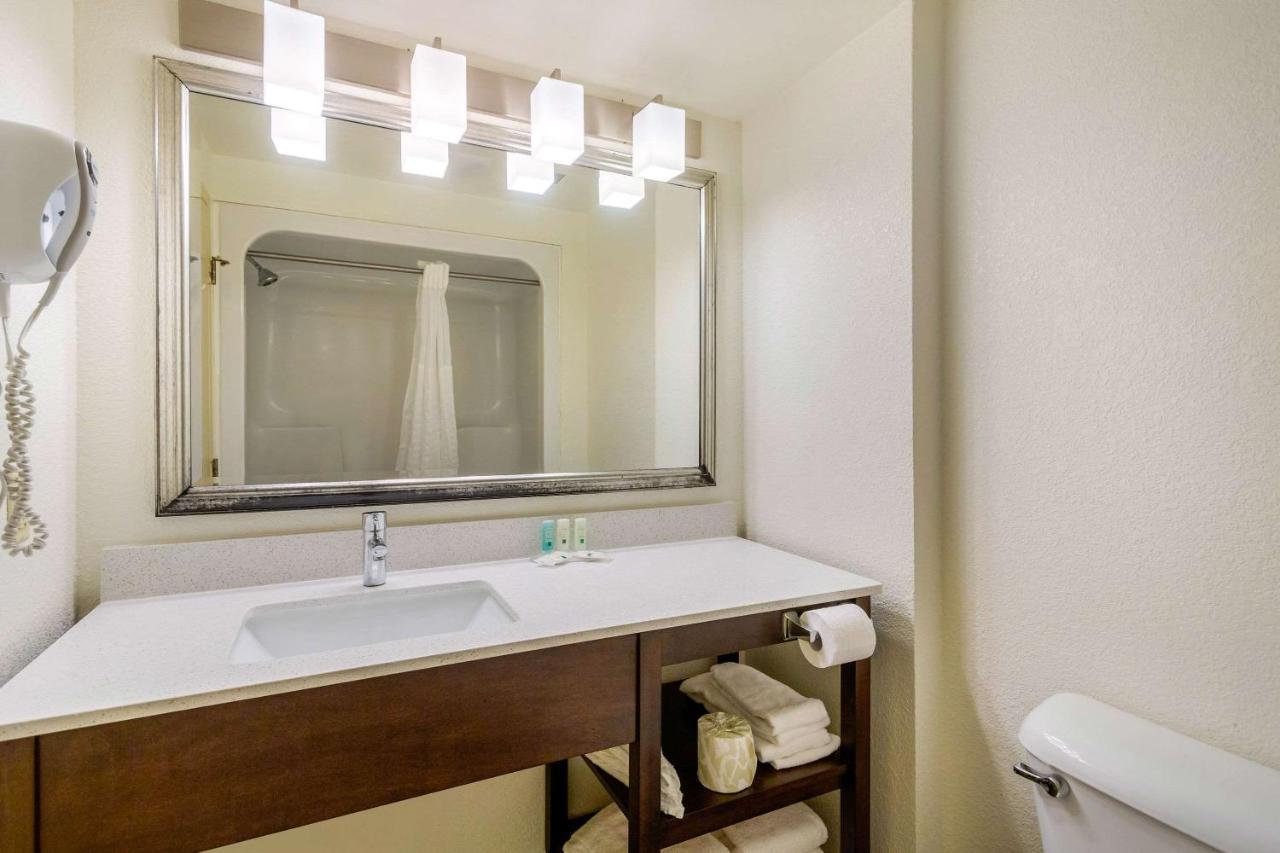 פורטסמות' Quality Inn & Suites Olde Town מראה חיצוני תמונה