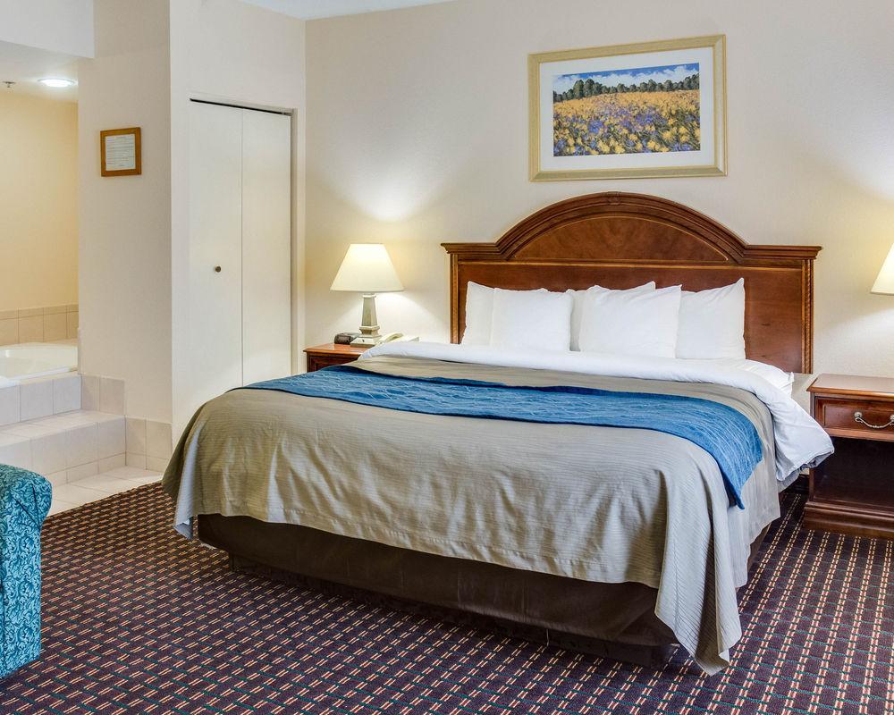 פורטסמות' Quality Inn & Suites Olde Town מראה חיצוני תמונה