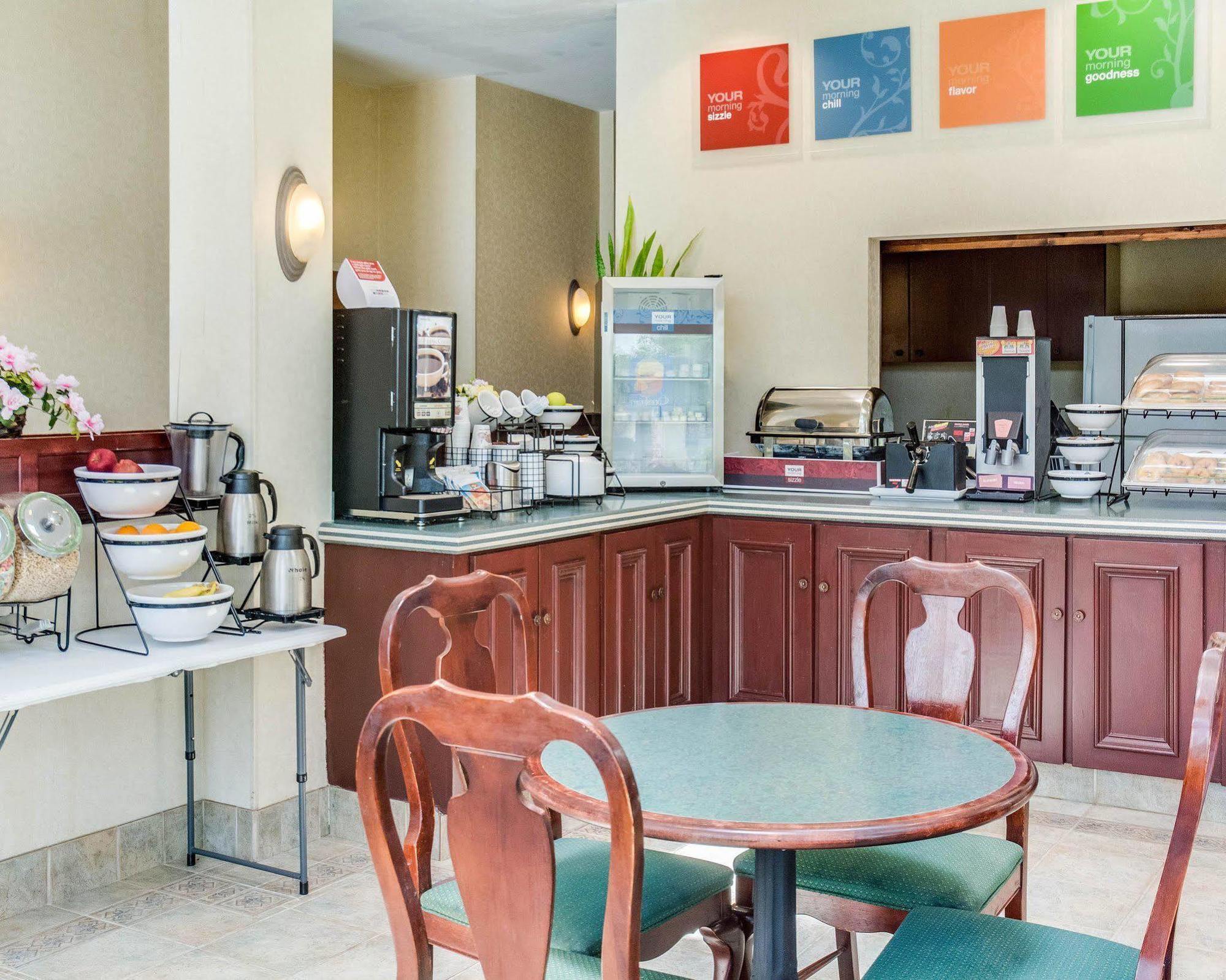 פורטסמות' Quality Inn & Suites Olde Town מראה חיצוני תמונה
